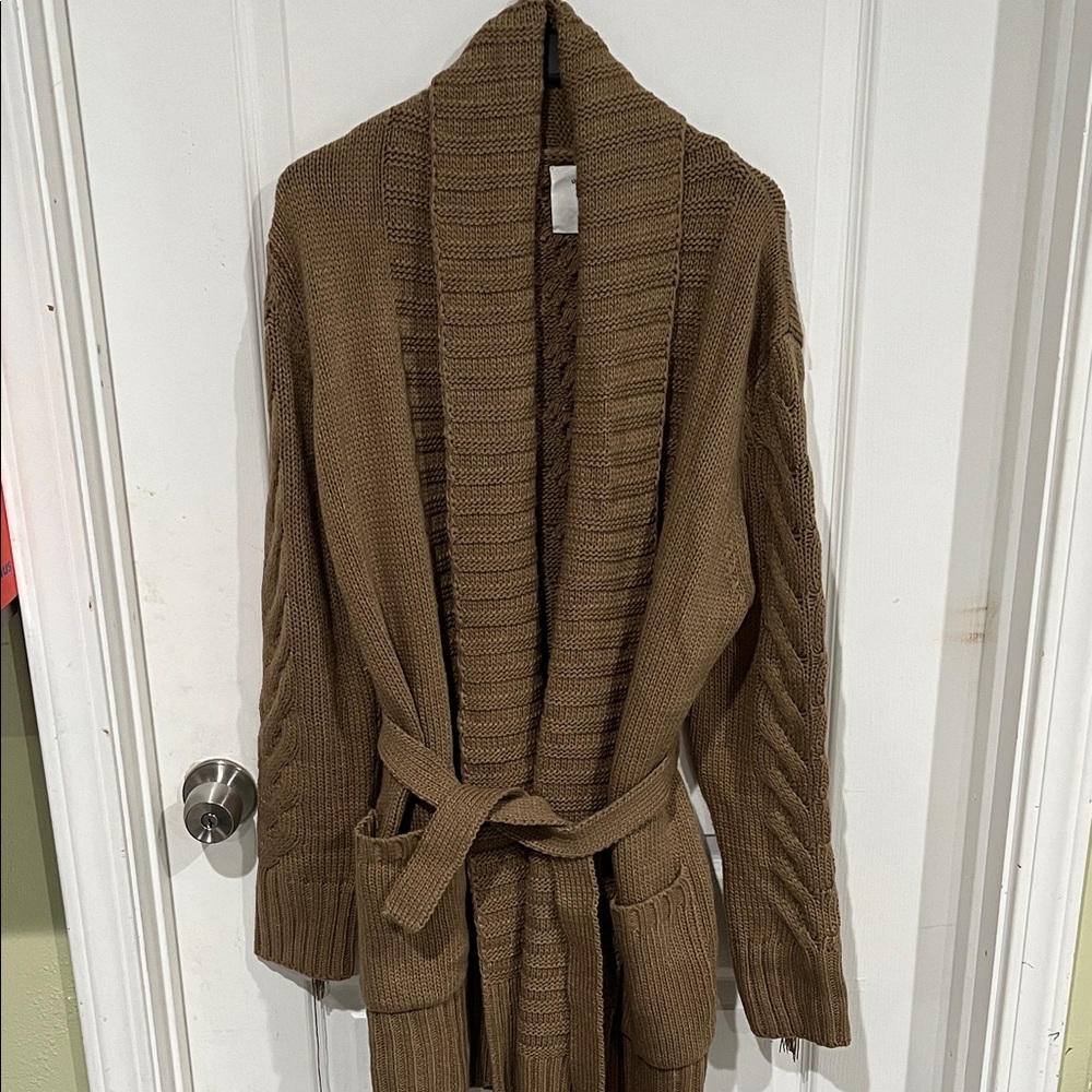 Understated Leather Midi Rodeo robe in color almond